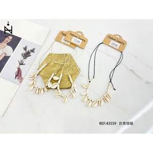 Collier en coquillages, perles de cauris naturelles, cordon réglable, style bohème, bijoux tendance - Product Image 1