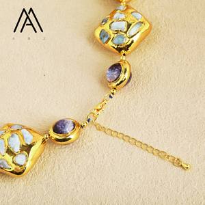 Collier de perles carrées en pierres précieuses Lalima conçu avec un collier de mode en perles de verre violettes - Product Image 4