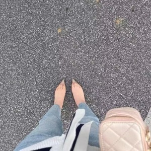 รองเท้าสลิปออนผู้หญิงแบบสวม ดีไซน์เรียบง่ายสำหรับฤดูร้อน ประดับคริสตัล ลูกไม้ตาข่าย  ตกแต่งด้วย Rhinestones เพิ่มความสูงภายใน หัวแหลม สีแดงอ่อน - Product Image 2