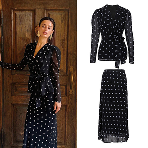 Completo Primaverile 2026 per Donna, Due Pezzi Alla Moda ed Eleganti in Chiffon a Pois, Set Gonna e Camicetta - Product Image 1