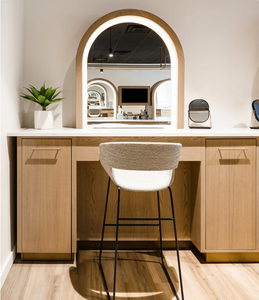 Diseño de Interiores de Salón de Belleza de Lujo |   Estaciones de Estilismo Minimalistas Francesas Modernas, Espejos LED Personalizados de Roble y Latón, Equipamiento Completo para Salón de Belleza - Product Image 3