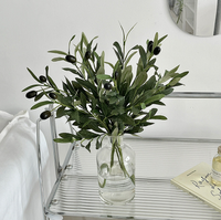 Ventes en gros de feuilles d'olivier artificielles en soie artificielle réaliste de 45 cm avec fruits pour la décoration de la maison et des événements