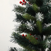 Sapin de Noël artificiel réaliste en PVC de haute qualité avec décorations de cône de pin et baies rouges pour salon et fêtes
