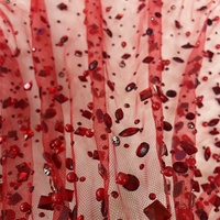 Offre Spéciale de cristal strass irrégulier rouge avec tissu de tulle perlé pour la décoration de robe en dentelle