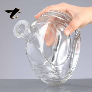 Botella de Whisky de Vidrio Súper Flint en Forma de <span class=keywords><strong>Corazón</strong></span>, Color <span class=keywords><strong>Blanco</strong></span> Cristal, 750 ml, con Tapón de Corcho para Almacenamiento de Licores - Product Image 3