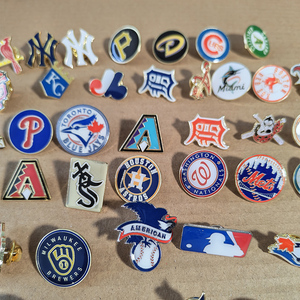 Épingles de revers en métal émaillé personnalisées pour équipes de baseball américaines, badges promotionnels pour clubs sportifs, épingles de collection pour chapeaux d'équipes de baseball - Product Image 4