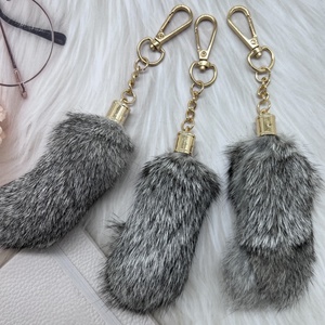 Porte-clés créatifs faits à la main en forme de patte de lapin porte-bonheur, couleur naturelle, de la marque U.S. Toy - Product Image 2