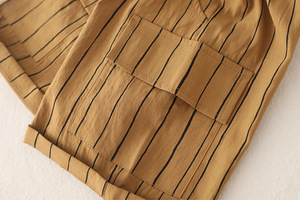 Ensemble trois pièces élégant de style coréen pour garçons : tenue d'été tendance avec chemise à rayures verticales et vêtements décontractés fins - Product Image 6