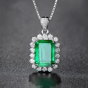 Collana con ciondolo in cristallo rettangolare verde per donna, regalo di anniversario, gioielli di moda - Product Image 1