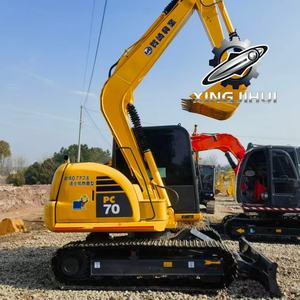 Excavatrice Komatsu 70-8 d'occasion, marque japonaise d'origine, 7 tonnes, petite taille, sur chenilles en caoutchouc. - Product Image 5