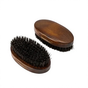 Brosse à barbe en bois avec poils de cheval pour l'entretien et le soin des hommes - Product Image 1