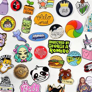 Badge en métal personnalisé au design mignon, logo personnalisé, vente en gros, épinglette en émail dur motif dessin animé mignon anime - Product Image 3