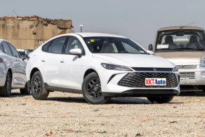 BYD Qin Plus DM-i 2025, PHEV 55KM de pointe, berline 5 places, batterie Blade, E-CVT, charge rapide, <span class=keywords><strong>voiture</strong></span> familiale d'exportation - Product Image 3