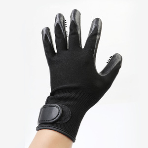 Gant de toilettage pour animaux Aaasypet en caoutchouc 16x26 noir pour chien, chat, cheval, élimination des poils, massage, bain - Product Image 4