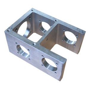 Servizio Professionale di Fresatura CNC: Base per Braccio Girevole in Alluminio con Trattamento Superficiale Anodizzato Argento - Product Image 5