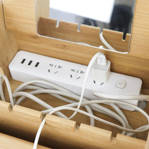 Caja organizadora de cables de madera con toma de corriente y compartimentos para almacenamiento de cables de carga y datos en el escritorio - Product Image 1