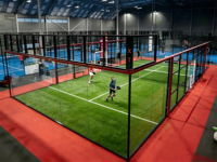 Rumput Buatan Berkualitas Tinggi untuk Lapangan Sepak Bola Ramah Hewan Peliharaan Perawatan Rendah Tahan UV PE untuk Lapangan Sepak Bola Taman
