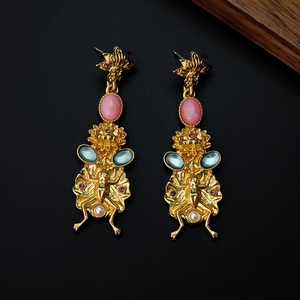 Boucles <span class=keywords><strong>d</strong></span>'oreilles vintage en forme de cigale dorée et de lotus, un bijou <span class=keywords><strong>d</strong></span>'oreille de luxe léger et <span class=keywords><strong>d</strong></span>'un savoir-faire exquis inspiré du <span class=keywords><strong>palais</strong></span> impérial, au design artistique - Product Image 2