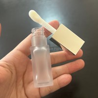 Tube de gloss à lèvres carré givré de 8 ml avec logo personnalisé ISMAN, grand applicateur, emballage vide pour gloss à lèvres, bouchon rose doré, argenté, blanc, noir