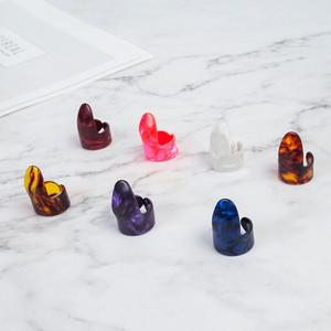Hochwertige Celluloid <span class=keywords><strong>Guitar</strong></span> Pick Daumen/Finger Mediator für akustische E-Gitarre Hot <span class=keywords><strong>Sale</strong></span> Party Favors - Product Image 6