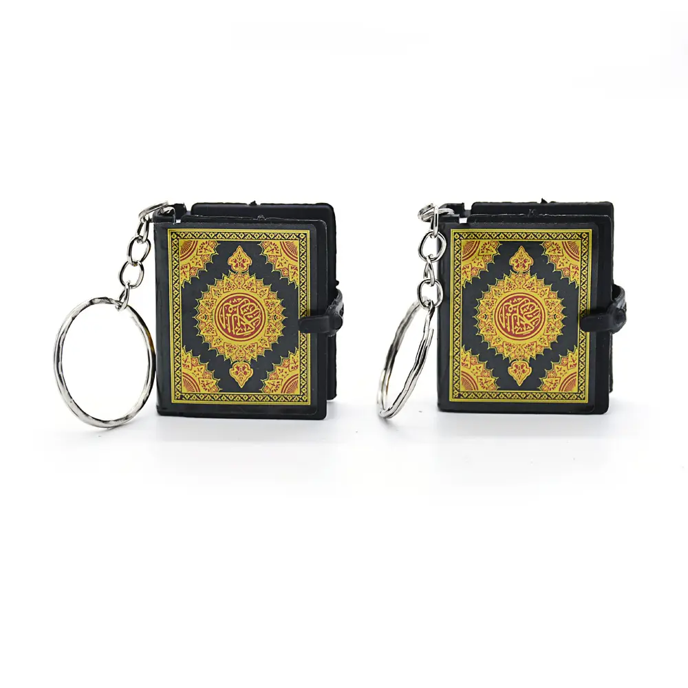 Amazon Hot Sell Wholesale Miniature The Koran Religious Ornaments Pendant Keyring Key Chain Red Green Book Cover Quran Key Chain