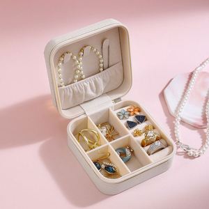 Mini Joyero Portátil, Organizador de Joyas para Mujeres y Niñas, Estuche de Almacenamiento para Anillos, Aretes, Collares y Pulseras - Product Image 3