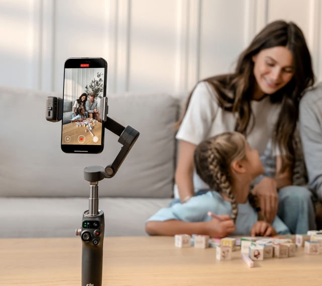 Original Osmo Mobile 8 Three-Axis Gimbal 360° Horizontal Infinite Rotation Powerful Stabilization