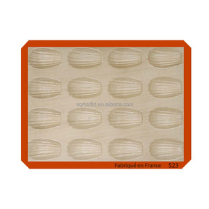 Molde de Silicona Antiadherente de Grado Alimenticio y Ecológico para Muffins, 12 Cavidades, Color Beige con Borde Naranja, para Huevos, Muffins y Cupcakes Grandes - Product Image 4