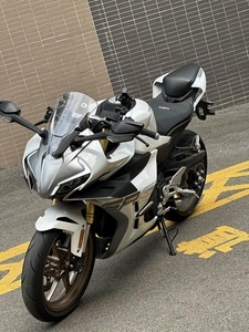 Motocicleta Deportiva 450SR, Refrigerada por Agua, Motor Paralelo Bicilíndrico, Superdeportiva de Carreras, Alta Aceleración para Pilotos Intermedios - Product Image 4