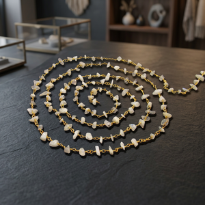 Collier artisanal Sameer Art Craft en perles de pierre de lune arc-en-ciel naturelle, chaîne de chapelet perlée en laiton fait main, pierre de naissance, plaqué or 18 carats - Product Image 2