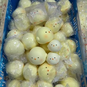 NUEVO Juguete Antiestrés de PU Pegajoso y Blandito con Forma de Pollito, Viral en Instagram, con Temática de Comida, para Niños y Adultos, Mejora el Estado de Ánimo - Product Image 3