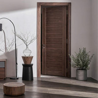 Portes intérieures minimalistes en bois massif avec surface finie, portes de chambre élégantes en bois pour appartements et villas modernes de luxe
