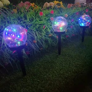 Lampe solaire Hejia à changement de couleur pour jardin, pelouse, décoration extérieure, 7 couleurs, globe transparent, lampe à insérer dans le sol - Product Image 2