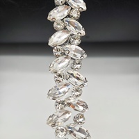 Nouvelles chaînes de cristaux colorées en forme de navette, appliques florales adhésives en strass, garniture de strass thermocollants pour vêtements DIY