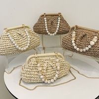 Nouvel Arrivage : Petites Pochettes de Vacances, Sacs de Plage en Paille Tressée Souple, Sacs à Main de Luxe d'Été en Gros avec Chaîne de Perles et Fermoir Clip