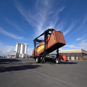 Carretilla elevadora de orugas de 70 toneladas con neumáticos de caucho, accionada por diésel e hidráulica, para movimiento en bodegas y operaciones en puertos secos, con bajo costo de mantenimiento. - Product Image 5