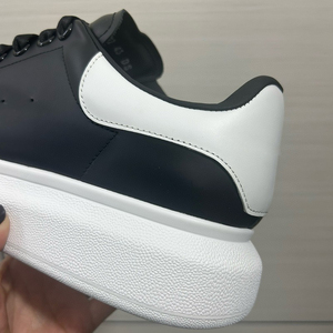 Mocasines de Lujo de Alta Calidad, Zapatos Casuales Blancos Pequeños con Suela Gruesa y Cordones, Estilo Moderno - Product Image 4