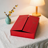 Lussuosa Scatola in Cartone Rigido Rosso con Logo in Lamina d'Oro, Confezione Regalo Personalizzata per Capodanno