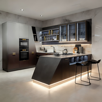 Service de conception 3D gratuit, ensemble d'armoires de cuisine sur mesure pour villa, design moderne avec îlot