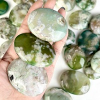 Pierre de méditation et de guérison spirituelle en agate verte polie naturelle, prix d'usine