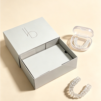 Boîte de rangement orthodontique personnalisée pour aligneurs dentaires avec fermeture magnétique et structure durable