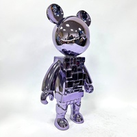 En gros personnalisé créatif électroplaqué Bearbricks Sculpture en fibre de verre pour la décoration de bureau Figurine de dessin animé en résine époxy