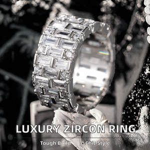 แหวนเพชร CZ ทรงสี่เหลี่ยมแบบ Iced Out สลักโลโก้ได้ แหวนฮิปฮอปสุดหรูสำหรับทุกเพศ - Product Image 2