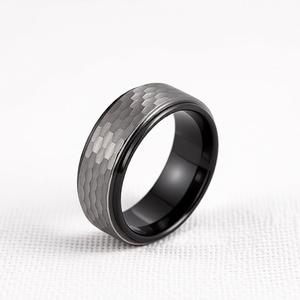 Anello Classico in Tungsteno Nero Martellato <span class=keywords><strong>Grigio</strong></span> 8mm per Uomo e Donna, Fede Nuziale per Fidanzamento e Anniversario, Gioiello alla Moda - Product Image 2