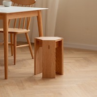 Tabouret hexagonal en bois massif au design moderne, chaise de salle à manger empilable de l'usine, table d'appoint de canapé, tabouret de maquillage simple/table basse