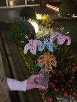 Freiformiger Perlen-Lilienstrauß – Rosa/Transparent, Organische Dekoration, Handgefertigt mit Liebe