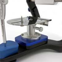 ZCHIP ZC-MOUNT en acier inoxydable pour une orientation précise des pièces en articulateur, respectant le plan occlusal et les vecteurs de mouvement inter-arche