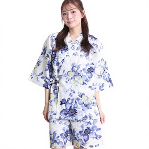 Robes de kimono d'été en satin de soie respirant et élégant FUNG 3031 personnalisées pour la lune de miel et les demoiselles d'honneur - Product Image 4