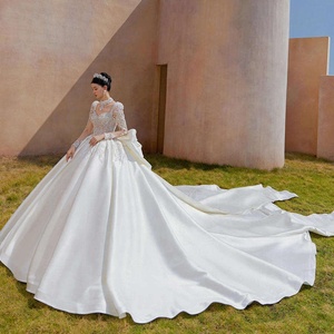 Robe de mariée de luxe 2026 à col illusion et manches longues, en satin et dentelle avec appliques perlées, style robe de bal – Grande vente en Afrique - Product Image 1