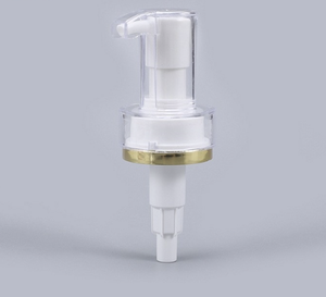 Pompa dosatrice trasparente con anello argentato e tappo a vite da 32mm/33mm 4cc, anti-goccia, per lozioni corpo e creme mani - Product Image 3